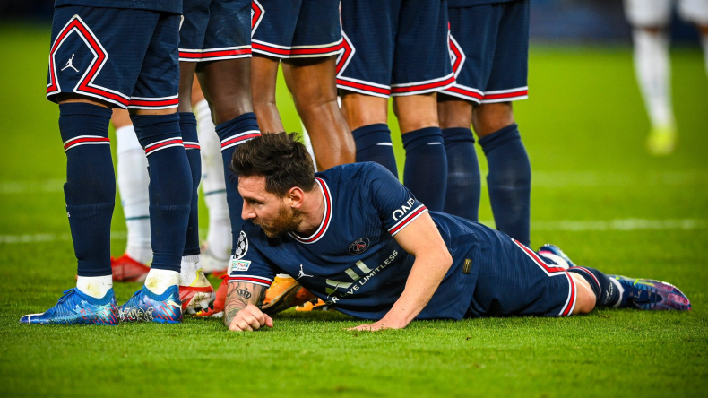 تقنيان إنجليزيان: ما فعله ميسي أمام محرز إهانة للنجم الأرجنتيني