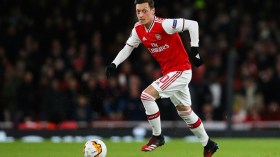 مسعود أوزيل: رياض محرز أفضل من محمد صلاح (فيديو)