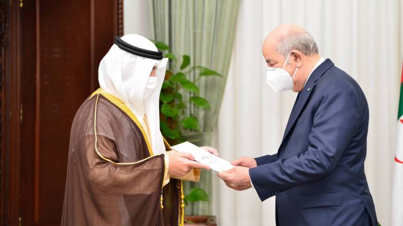 وزير الخارجية الكويتي يسلم الرئيس تبون رسالة من أمير البلاد