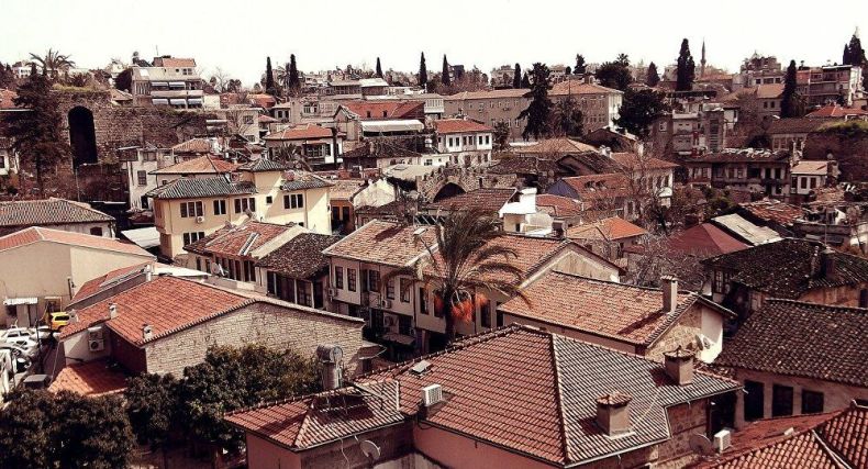 Kidnappée pour être vendue, une jeune femme saute d’un immeuble en Turquie