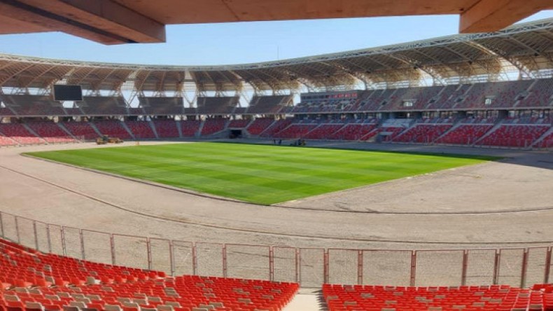 ملعب وهران تحوّل إلى أشبه بـ “بالوعة” للمال العامّ