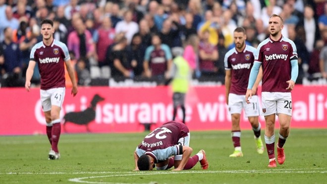 بن رحمة يهزّ شباك مانشستر يونايتد