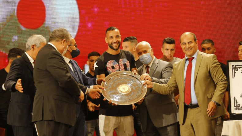 شباب بلوزداد يستلم درع البطولة