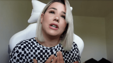 VIDEO: une youtubeuse algérienne prétend avoir vu le Prophète dans un rêve!