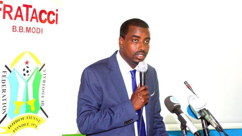 الأدب الفرنسي يصلح لِمُغازلة الفتيات فقط يا رئيس اتحاد الكرة الجيبوتي!