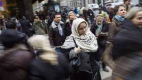 هل تعاقب القوانين الفرنسية النساء المحجّبات بالسجن؟