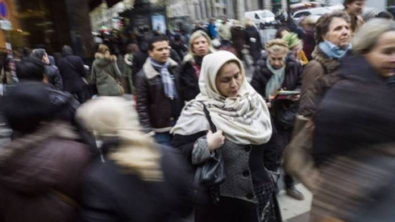 هل تعاقب القوانين الفرنسية النساء المحجّبات بالسجن؟