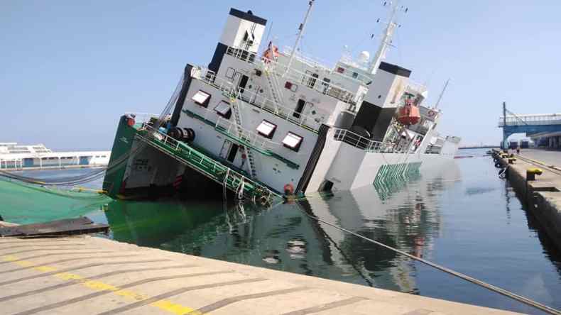 العثور على جثة العامل المفقود في حادث غرق الباخرة البرتغالية بالعاصمة