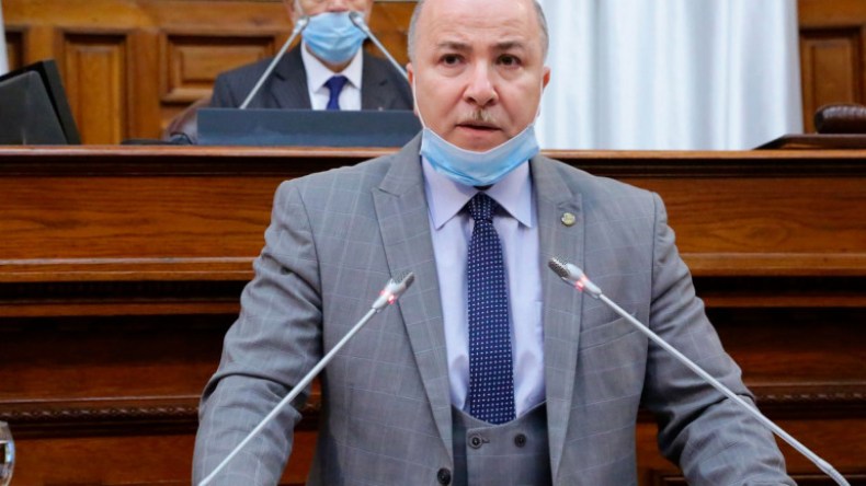 الوزير الأول يعلن تنصيب المرصد الوطني للادخار