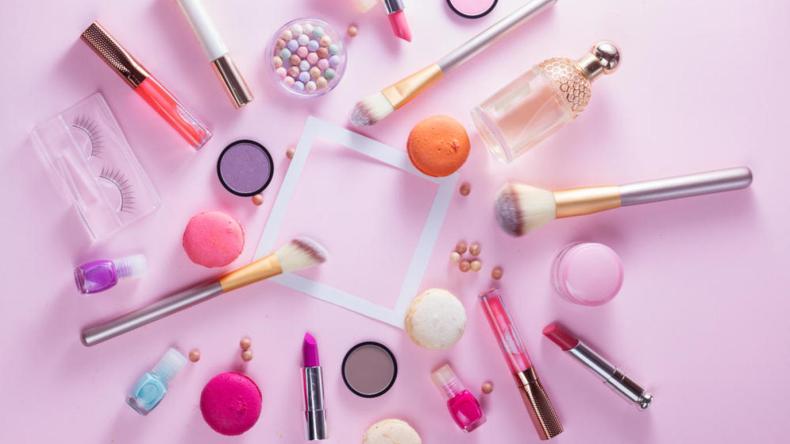 عرسان يتفاجؤون بأشكال زوجاتهم بعد إزالة المكياج!