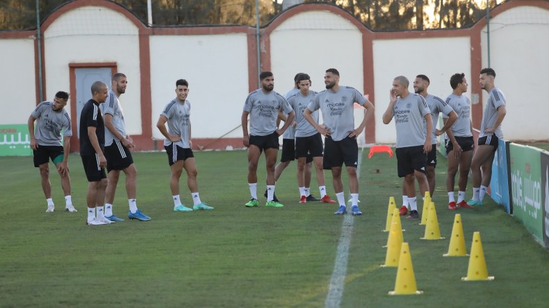 “المحاربون” بتعداد مكتمل .. وحصة شكلية بملعب مراكش الكبير