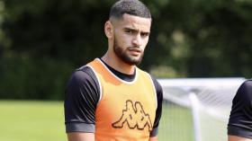 آدم زرقان لاعب الشهر في شارل لوروا