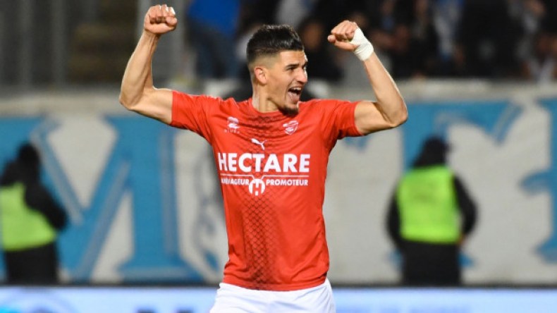 فرحات يعود مجبرا إلى مباريات نيم