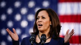 بالفيديو.. طالبة أمريكية تورّط كمالا هاريس مع أنصار الاحتلال الاسرائيلي