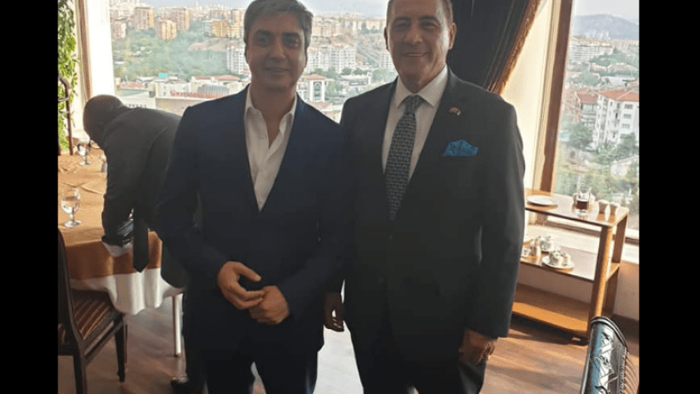 صورة السفير الجزائري مع مراد علمدار تصنع الحدث