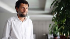 من هو عثمان كافالا الذي تسبب بطرد تركيا لسفراء 10 دول غربية؟