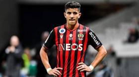 عطال يتعافى من الإصابة ويشارك أساسيا مع نيس في الدوري الأوروبي