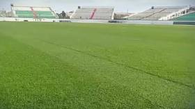 أرضية “تشاكر” في تحسن قبل أسبوعين عن مباراة بوركينافاسو