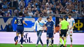 إطلاق سراح المهاجر الجزائري الذي أوقف ميسي.. وهذا ما قاله