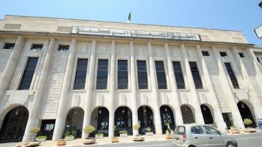 La loi incriminant le colonialisme va-t-elle enfin aboutir?