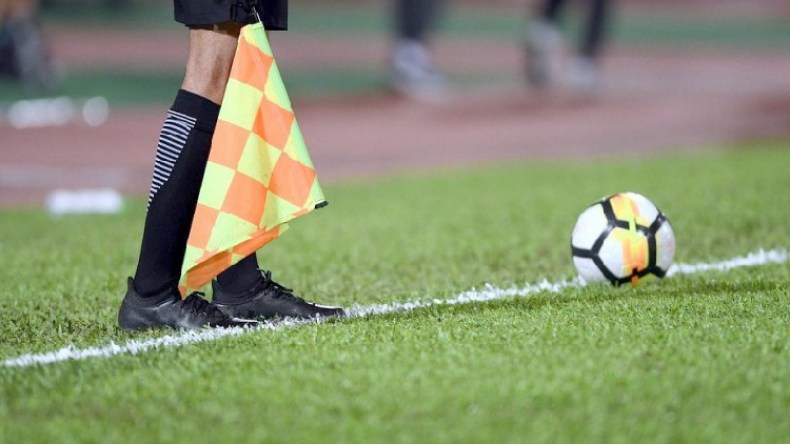 “الفيفا” تمنح 3 حكام جزائريين جدد الشارة الدولية