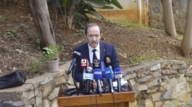 بلعابد يسابق الزمن لاحتواء الغضب في التربية