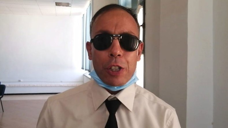 هذه قصة النابغة بوختاش الذي تحدّى الإعاقة ونال الدكتوراه بتفوّق