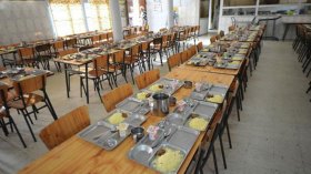 مطاعم مغلقة في وجه التلاميذ.. والسبب دفتر الشروط