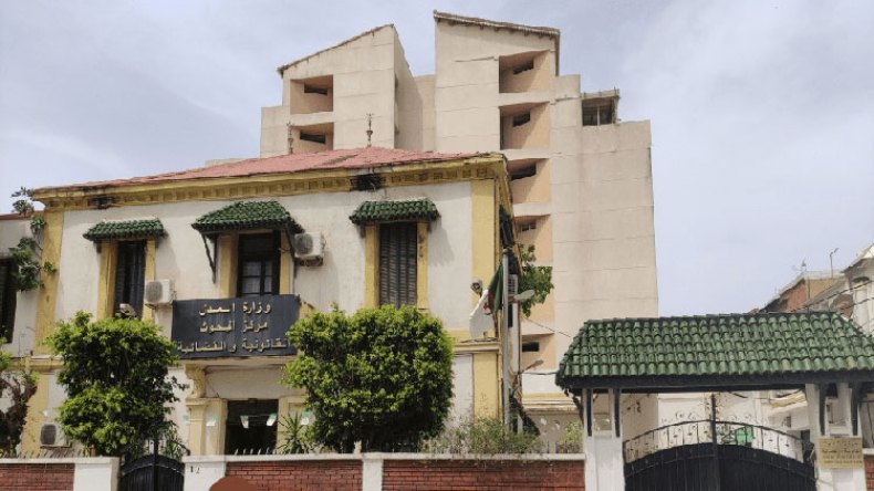 القضاء لا يعمل بالقيل والقال.. والإرادة السياسية قويّة لاسترداد الأموال