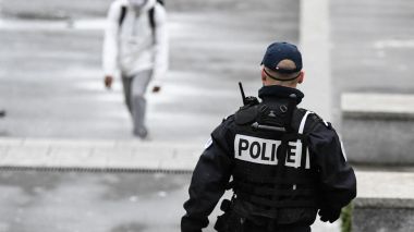 Un policier français demande de tuer la population: Darmanin demande des comptes