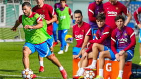 لاعبو برشلونة يشتكون من أرضية ملعب التدريبات