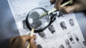 البصمات تطيح بمسبوقين اقتحموا منزلا