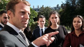 متعاملون يلوحون بتجميد عقود بمليار يورو مع شركات فرنسية