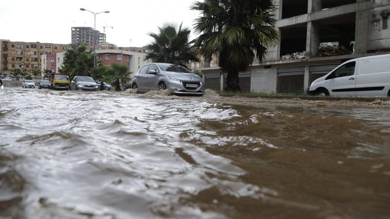 Pluies diluviennes: Nuit sombre en Algérie (vidéos)