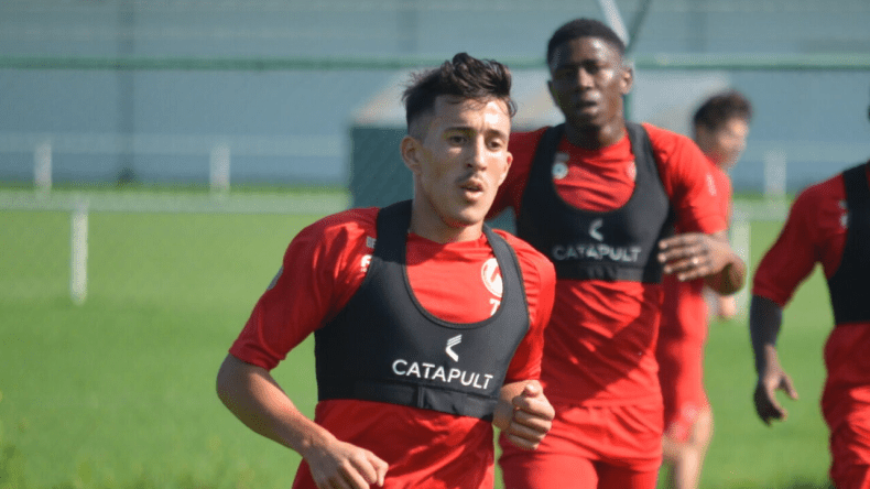 إصابة قادري بعد 13 دقيقة فقط من انطلاق المباراة