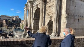 بالصور.. لعمامرة يزور ساحة إعدام ملك نوميديا يوغرطة بروما