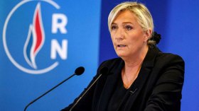 “صفر تأشيرة” للجزائريين ووقف تحويل 1.5 مليار أورو