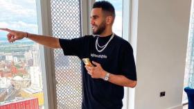 رياض محرز .. لا يجب إخراجه من الباب الضيق