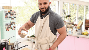 France: Un algérien honore le drapeau National au meilleur patissier