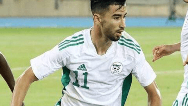 عمورة يجري حوارا مع صحفية إيطالية باستخدام تطبيق Google traduction