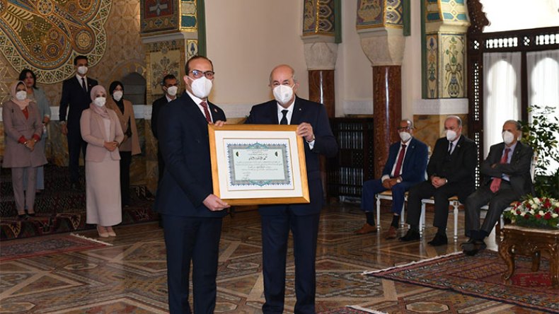 الرئيس تبون يمد جسور التواصل مع الأسرة الإعلامية