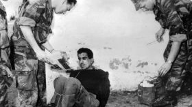 جزائريون وجزائريات أرعبت نظراتهم جنود فرنسا