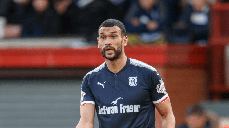 لاعب إنجليزي يقترب من مواجهة الجزائر في “كان” 2022