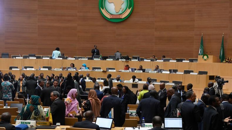 رفقة حليفه الجديد الشرق أوسطي.. المغرب يُمنى بهزيمة أخرى في الإتحاد الإفريقي