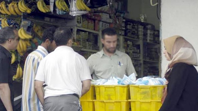 تجار يبتزون المواطنين بـ “البيع المشروط”