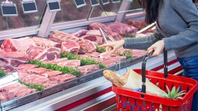 “روبن هود” يعرض لحوما حمراء بأسعار مغرية