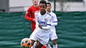 الإعلام الفرنسي يسخر من حادثة اللاعب الفرانكو جزائري “لاغا”