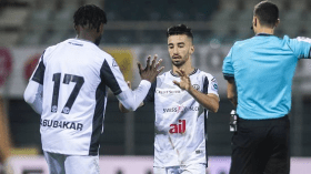 بِالفيديو: عمورة يُسجّل هدفا “مارادونيا”