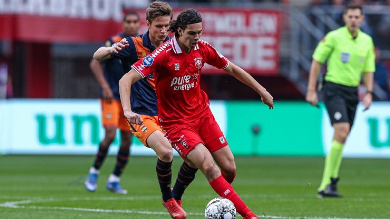 بِالفيديو: بطاقة حمراء لـ “زروقي”