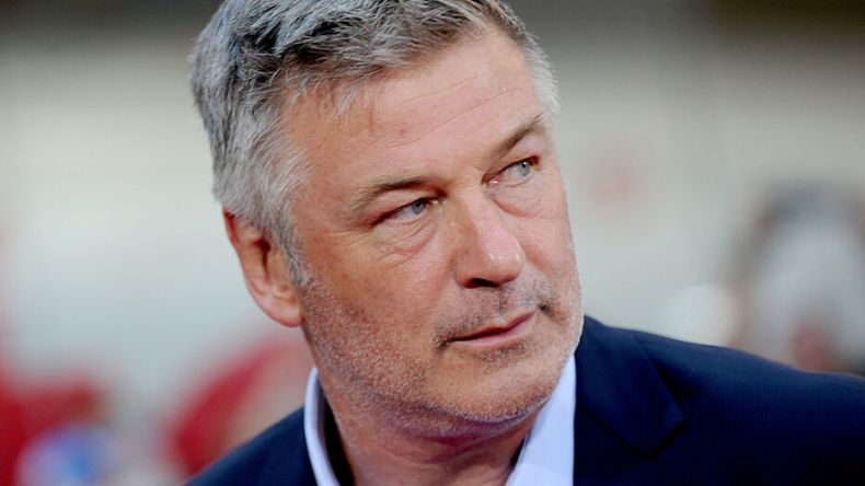 فاجعة هوليوود.. هكذا قتل أليك بالدوين مديرة تصوير فيلمه الجديد